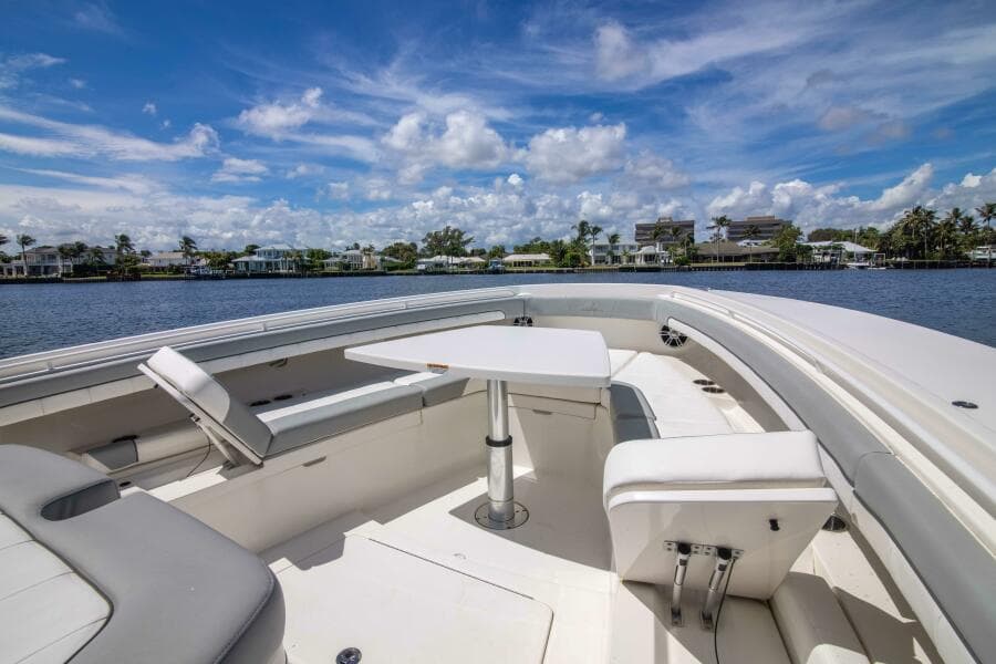 Regulator 41 2021 - Exterior Bow