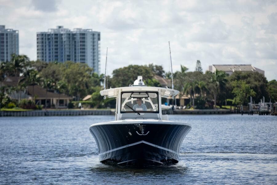 Regulator 41 2021 - Exterior Profile