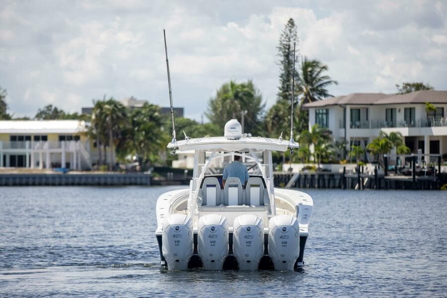 Regulator 41 2021 - Exterior Profile