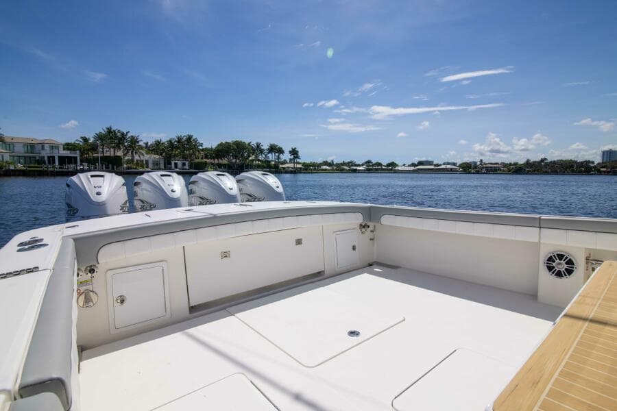 Regulator 41 2021 - Exterior Cockpit