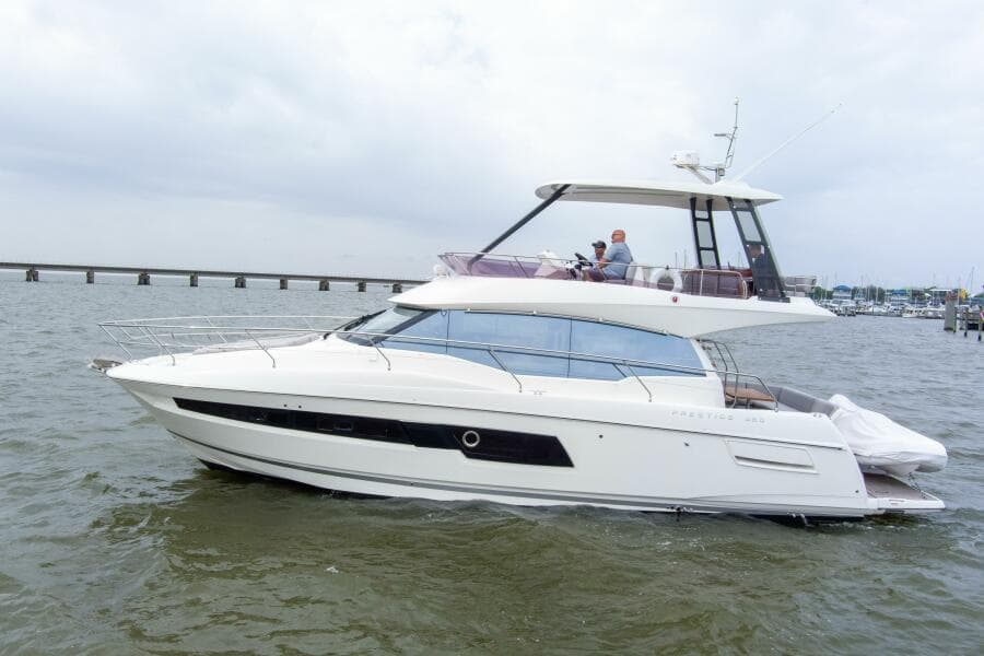 2023 Prestige 460 Flybridge "Pass-N-Bye"