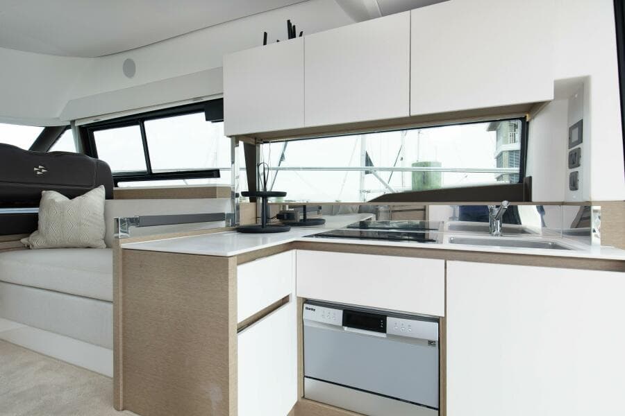 2023 Prestige 460 Flybridge "Pass-N-Bye"