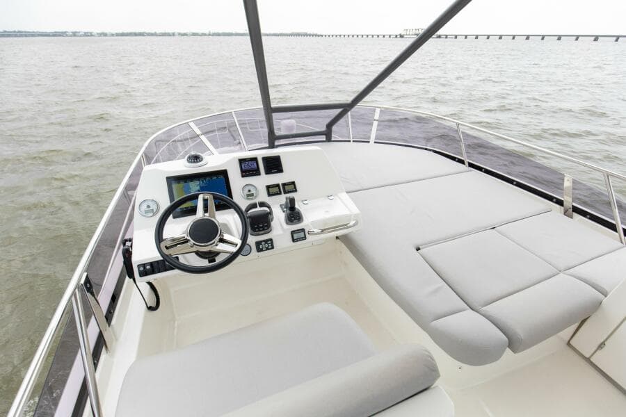 2023 Prestige 460 Flybridge "Pass-N-Bye"