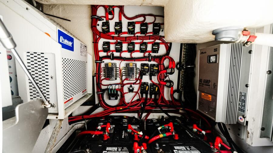 2017 Everglades 435 CC