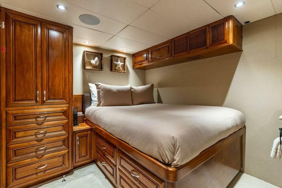 2009 Crystal Yachts Enclosed Pilothouse