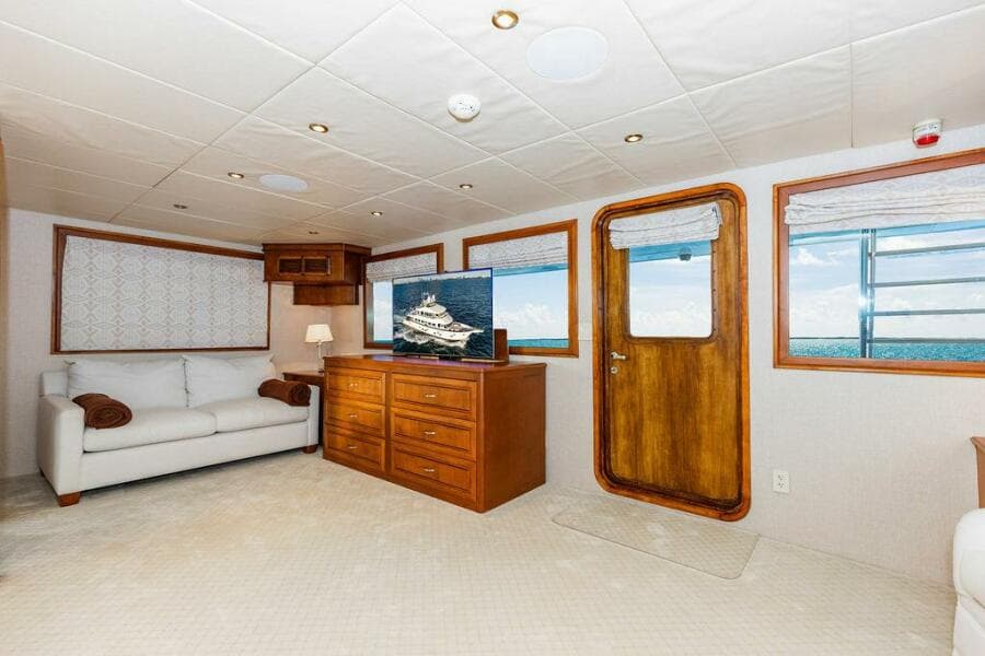 2009 Crystal Yachts Enclosed Pilothouse