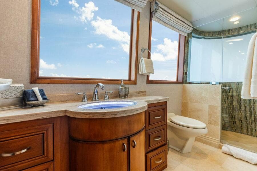 2009 Crystal Yachts Enclosed Pilothouse