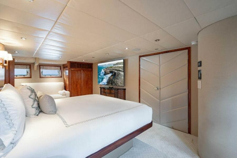 2009 Crystal Yachts Enclosed Pilothouse