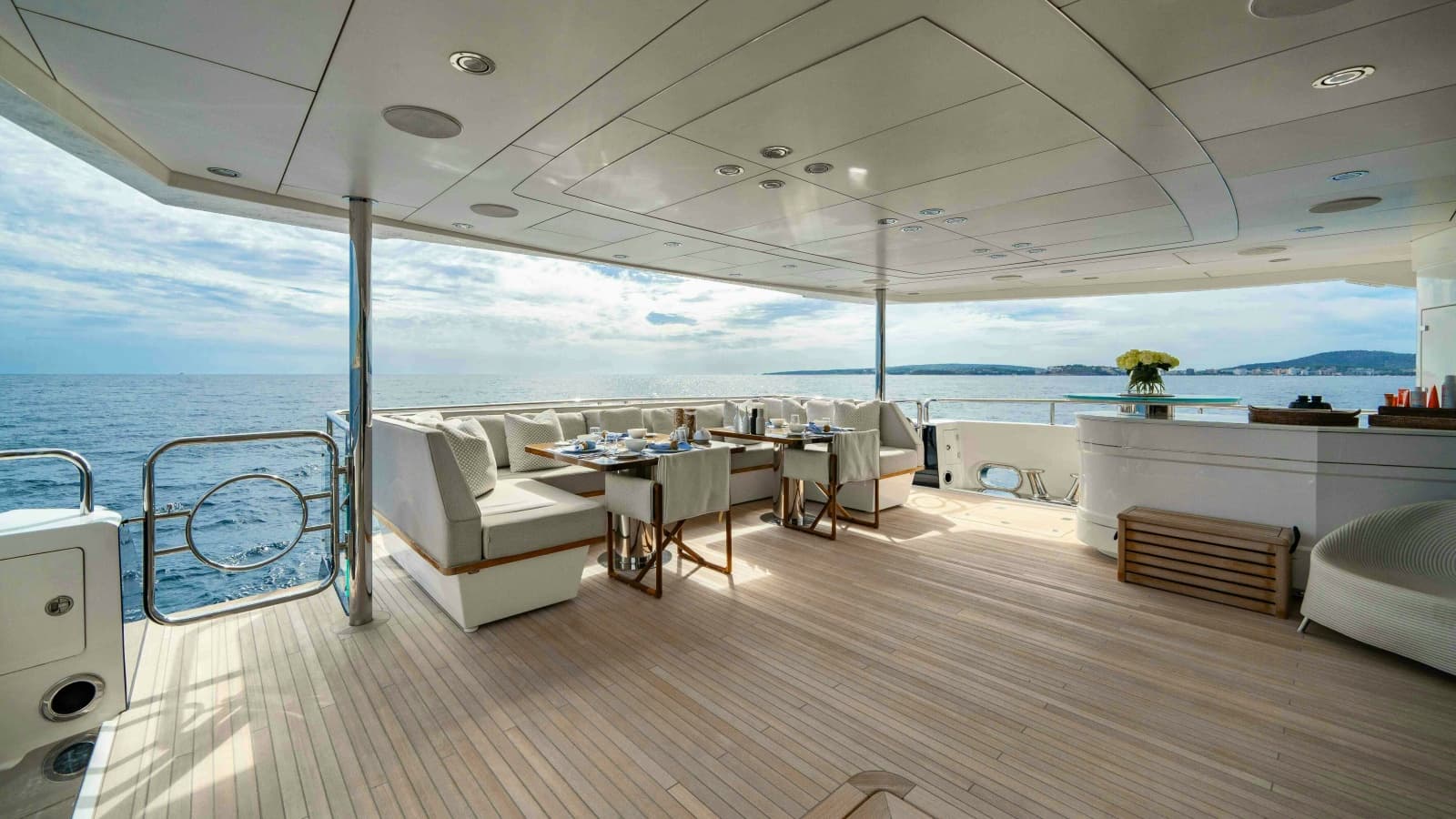 2016 Sunseeker Sunseeker 131 Yacht - Photo 17