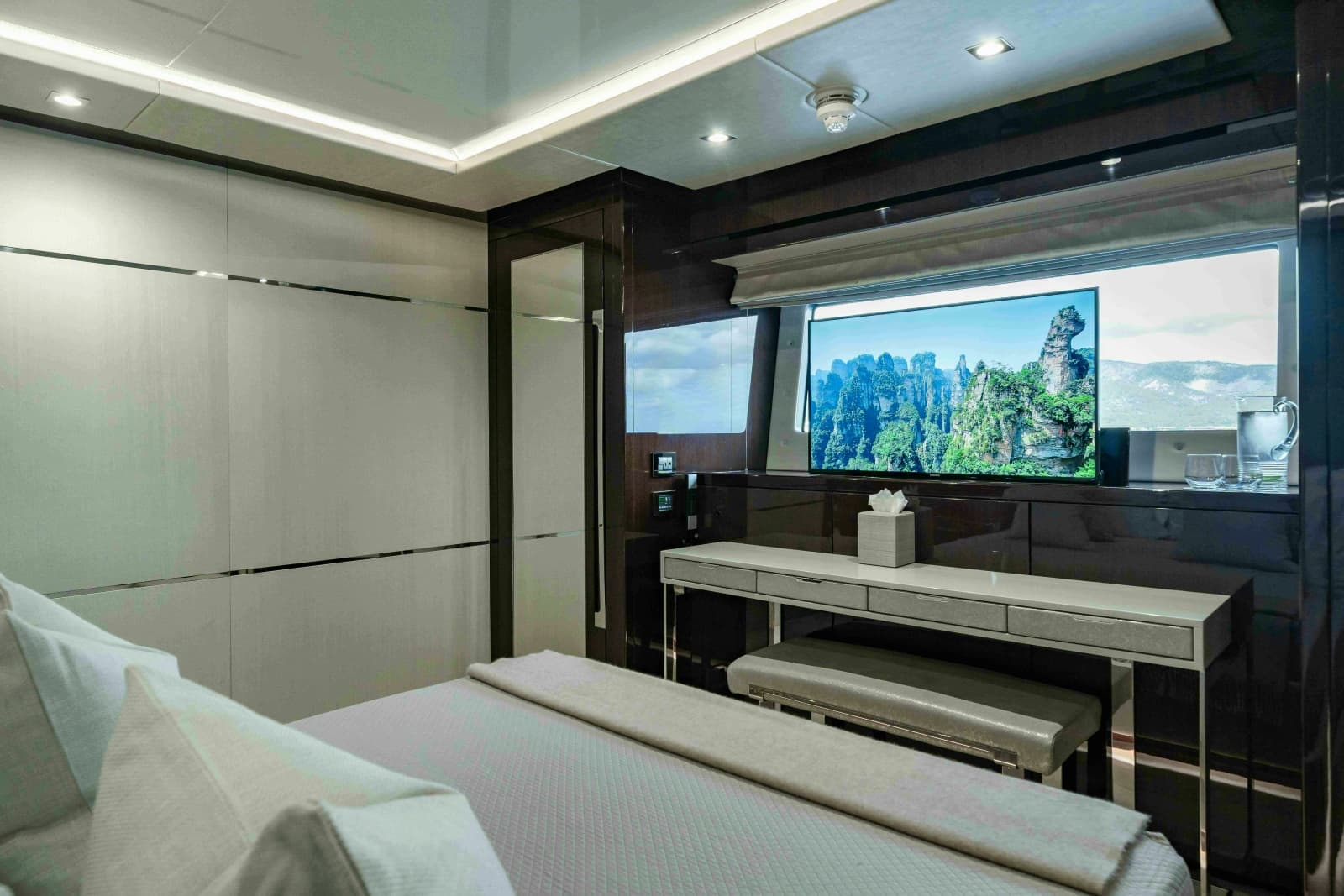 2016 Sunseeker Sunseeker 131 Yacht - Photo 39