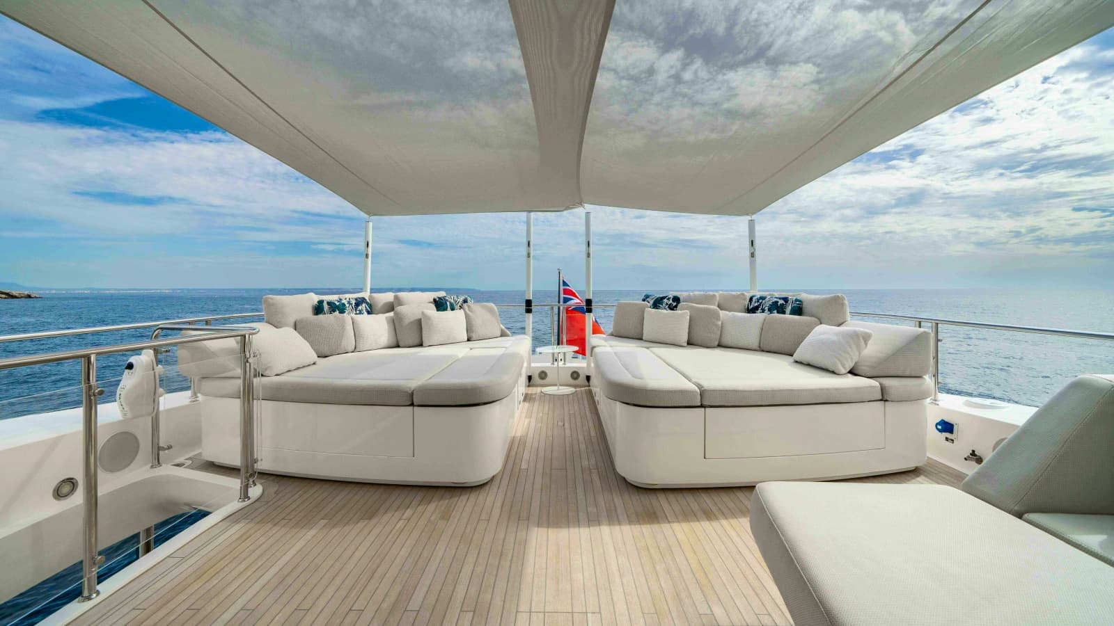 2016 Sunseeker Sunseeker 131 Yacht - Photo 9