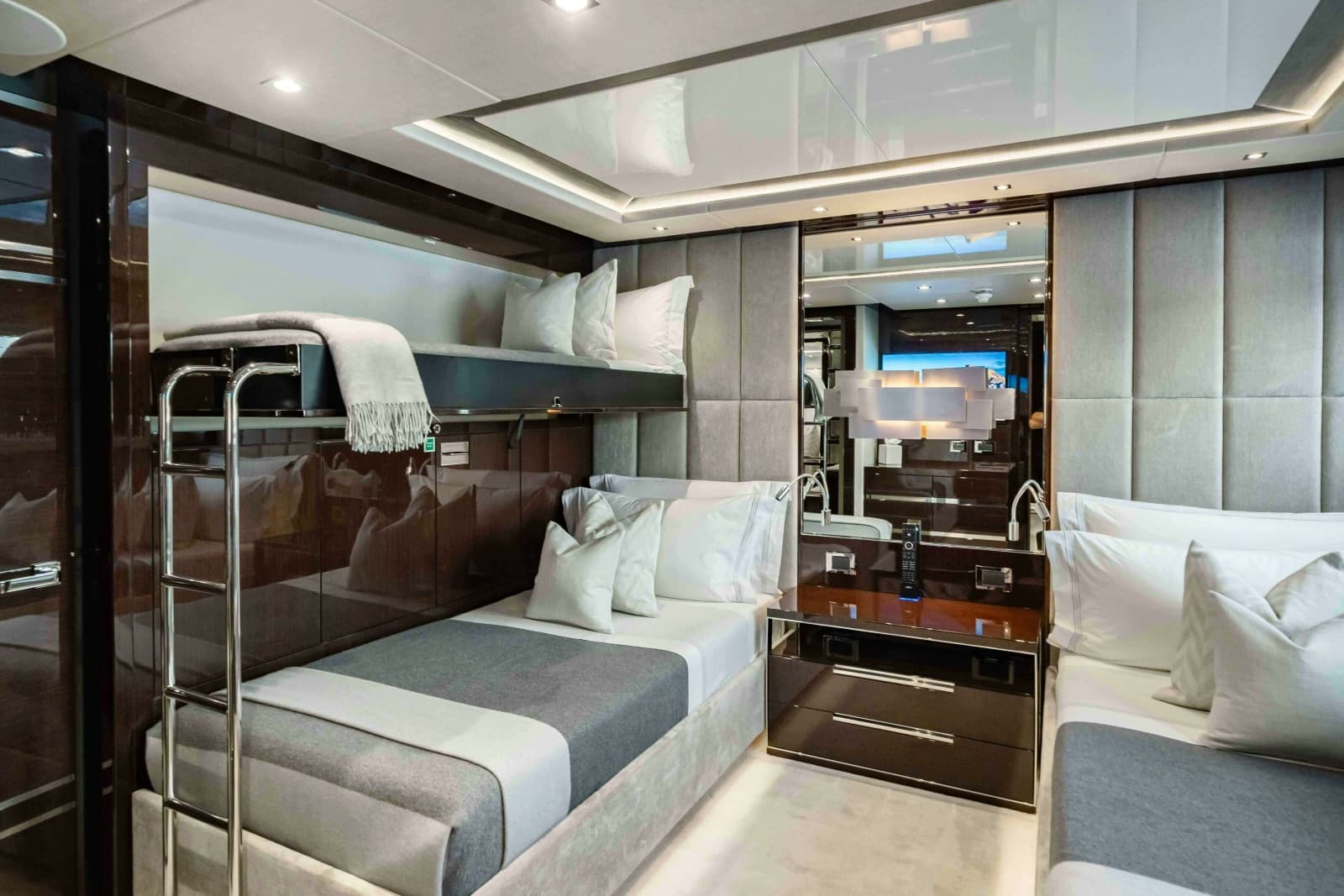 2016 Sunseeker Sunseeker 131 Yacht - Photo 43