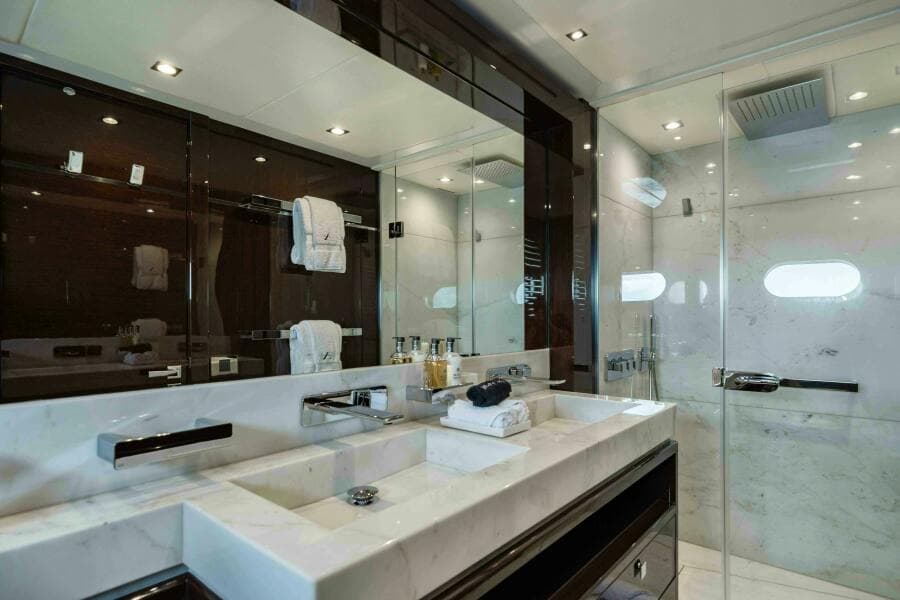 2016 Sunseeker Sunseeker 131 Yacht