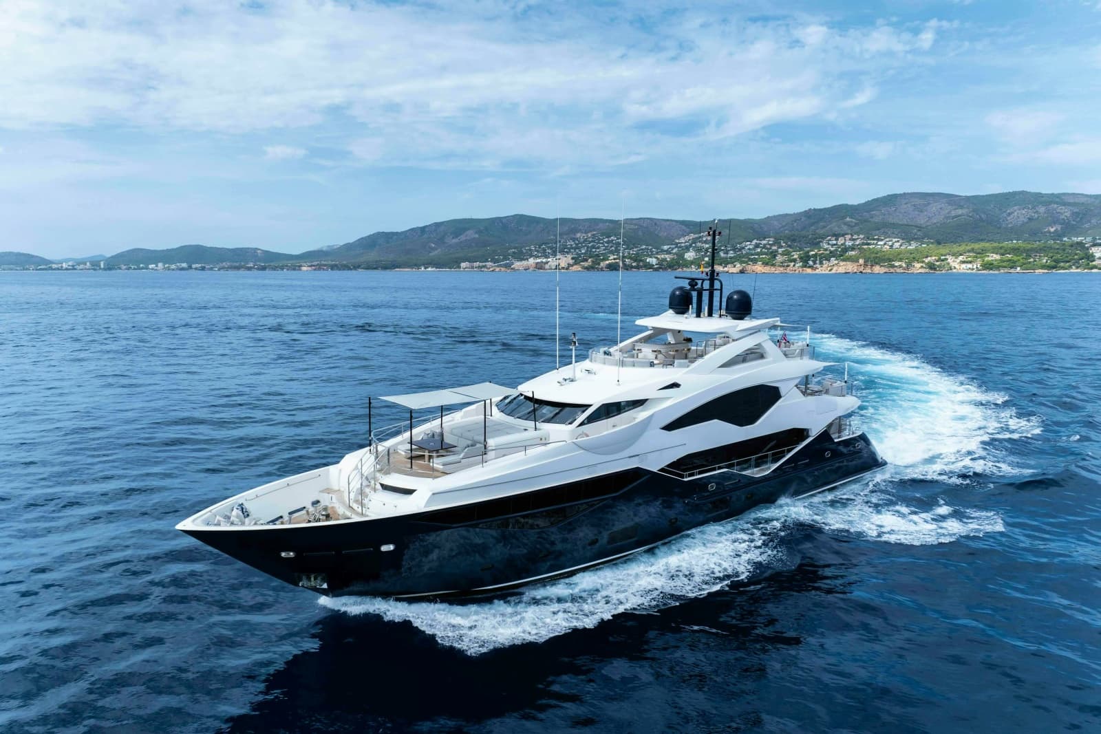 2016 Sunseeker Sunseeker 131 Yacht - Photo 2