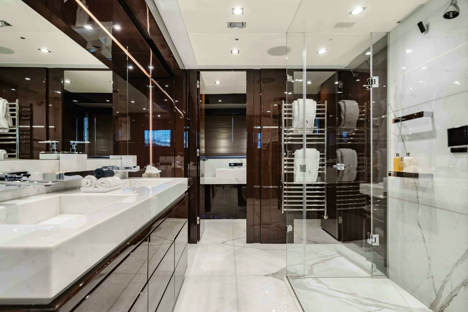 2016 Sunseeker Sunseeker 131 Yacht - Photo 34
