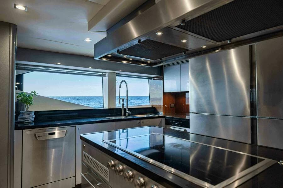 2016 Sunseeker Sunseeker 131 Yacht