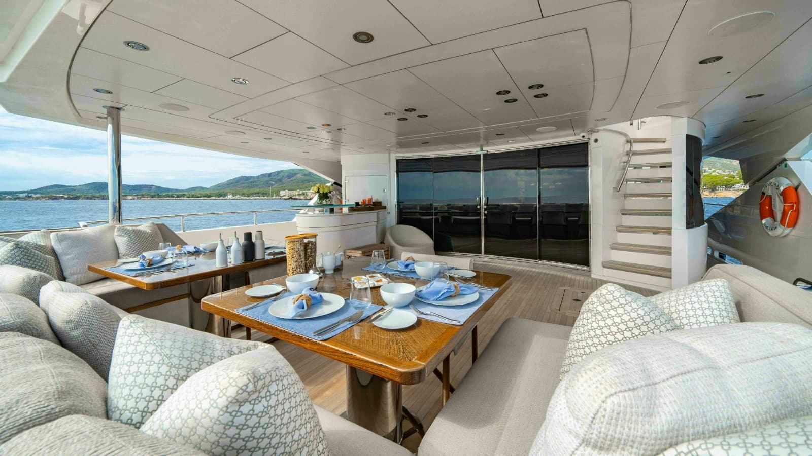 2016 Sunseeker Sunseeker 131 Yacht - Photo 18