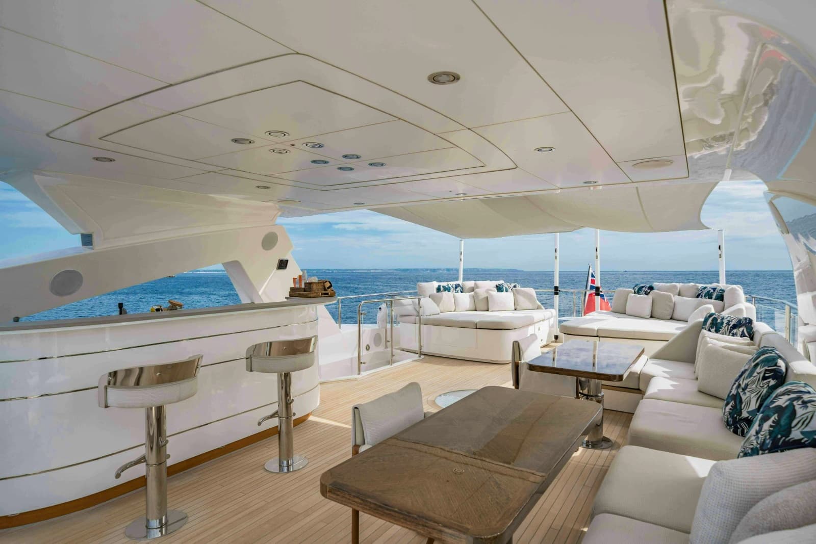 2016 Sunseeker Sunseeker 131 Yacht - Photo 11