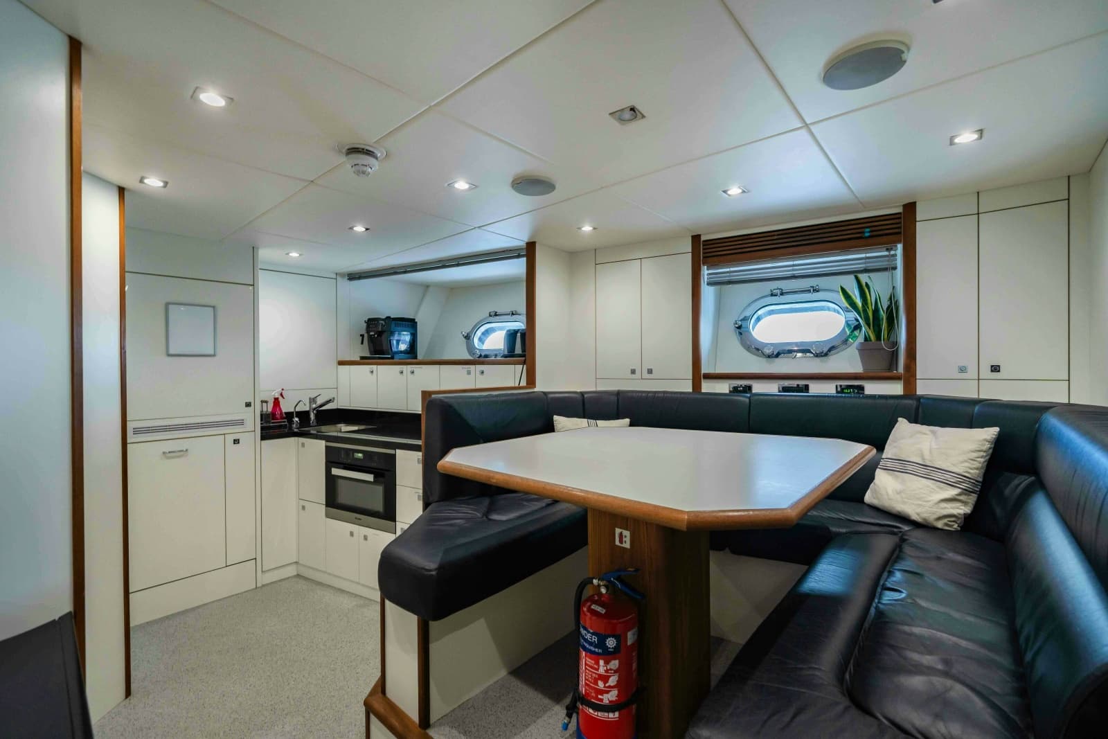 2016 Sunseeker Sunseeker 131 Yacht - Photo 49