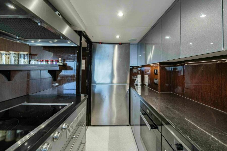 2016 Sunseeker Sunseeker 131 Yacht