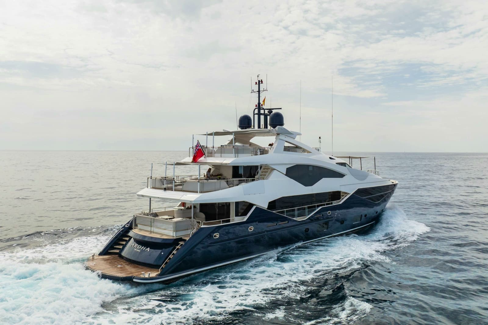 2016 Sunseeker Sunseeker 131 Yacht - Photo 3