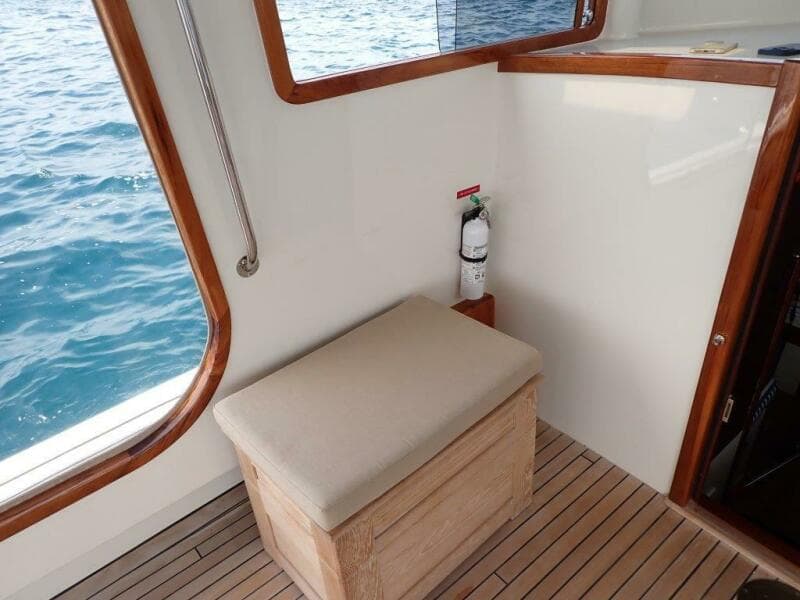 Launch 45 BLUE JACKET -Pilothouse