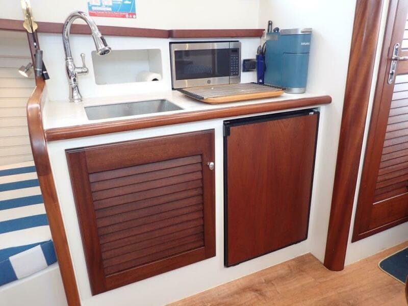 Launch 45 BLUE JACKET -Galley