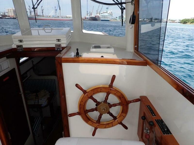 Launch 45 BLUE JACKET -Pilothouse