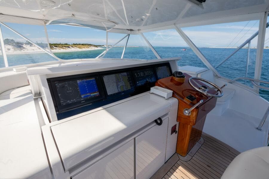 2005 Hatteras 68 Convertible- Helm 2