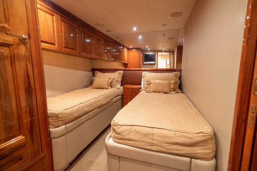 2005 Hatteras 68 Convertible- Guest Stateroom 2