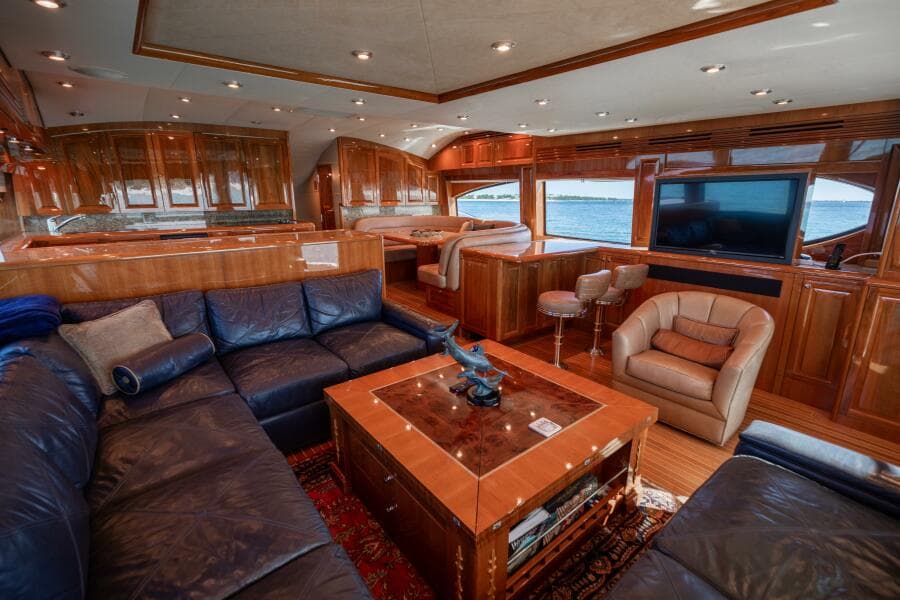 2005 Hatteras 68 Convertible- Salon