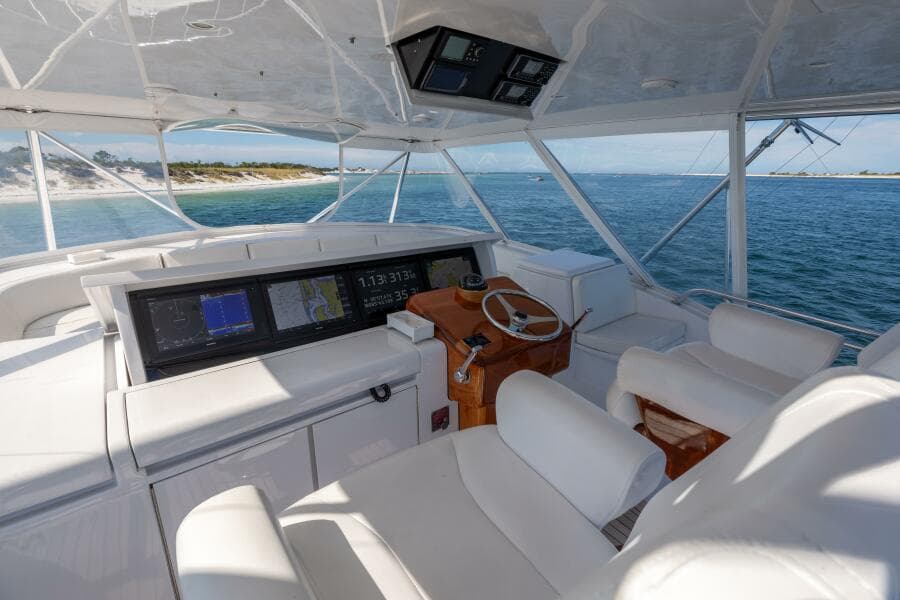 2005 Hatteras 68 Convertible- Helm 3