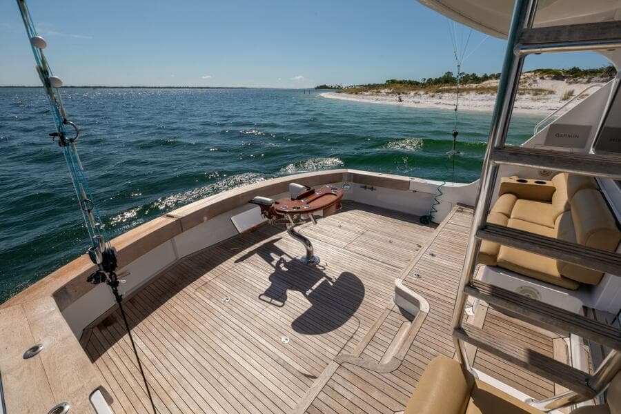 2005 Hatteras 68 Convertible- Fighting Chair 5