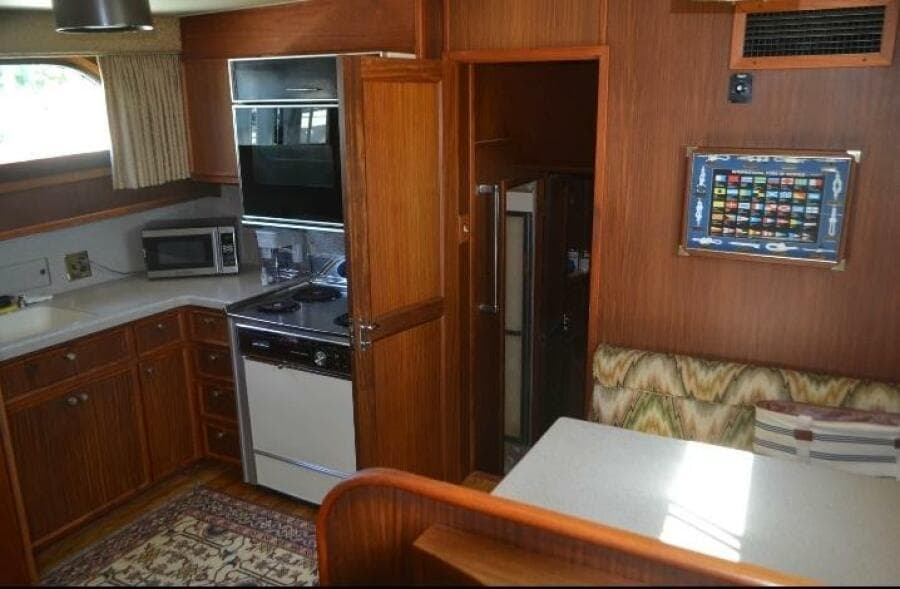 1984 Hatteras 53 Extended Deck Motor Yacht
