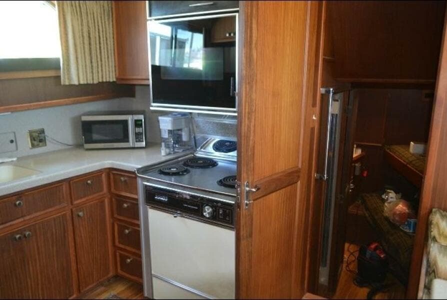 1984 Hatteras 53 Extended Deck Motor Yacht