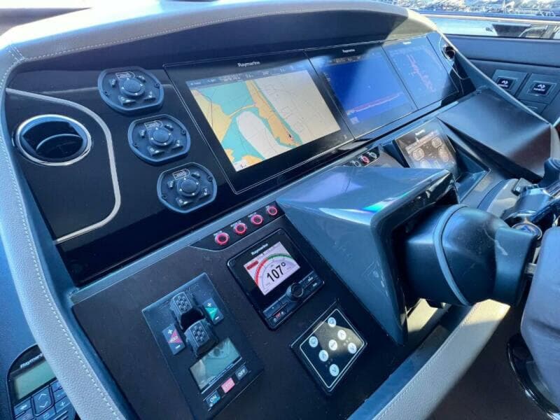 2020 Fairline Squadron