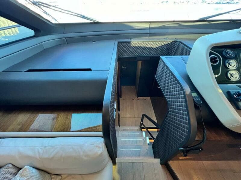 2020 Fairline Squadron