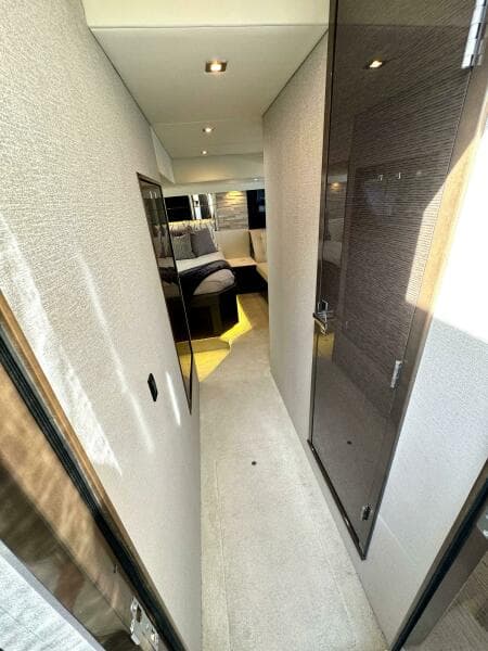 2020 Cruisers Yachts 50 Cantius