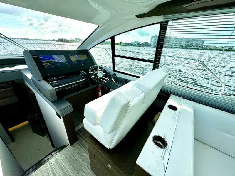 2020 Cruisers Yachts 50 Cantius