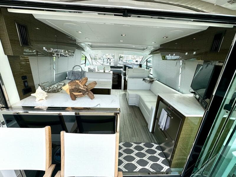 2020 Cruisers Yachts 50 Cantius