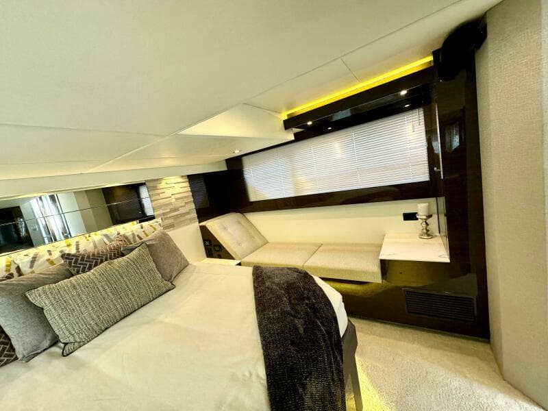 2020 Cruisers Yachts 50 Cantius