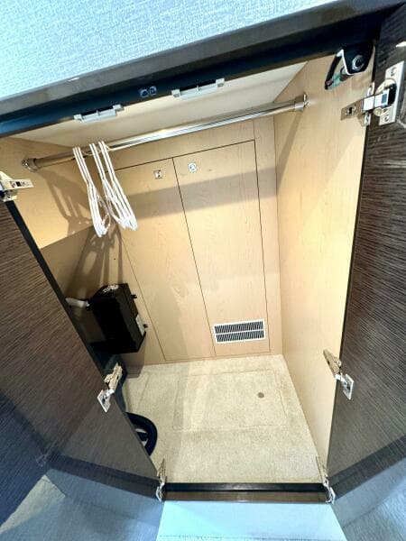 2020 Cruisers Yachts 50 Cantius