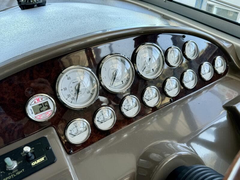 2006 Regal 3360 Window Express