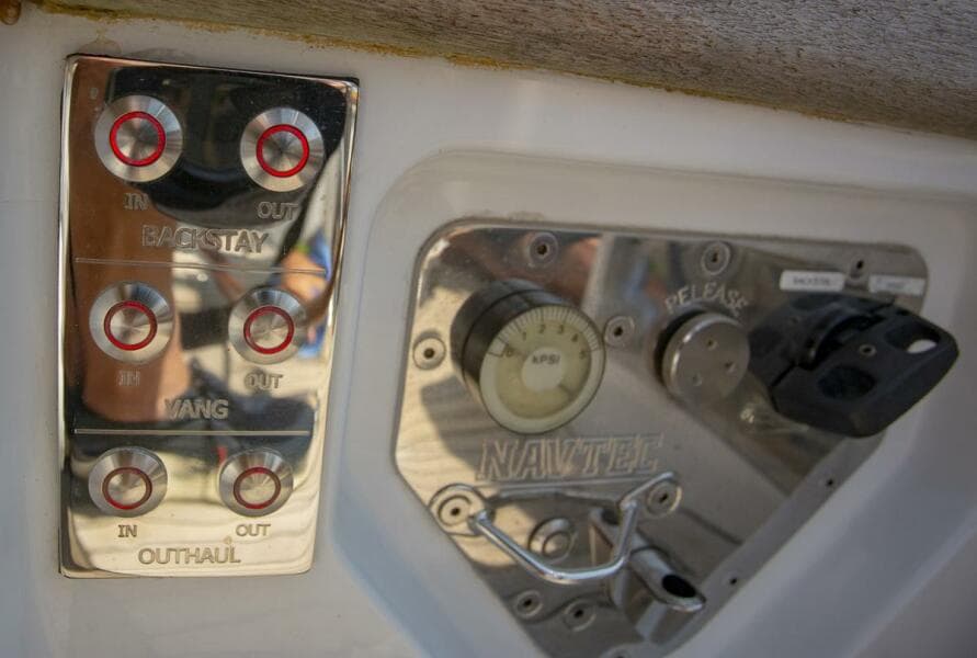 Manual and Powered Hydraulic Controls