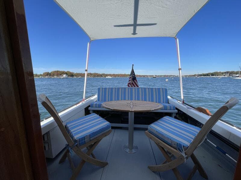 6 Ellis 28 Aft Deck With Shade