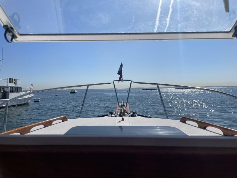 24 Ellis 28 Windshield Looking Forward