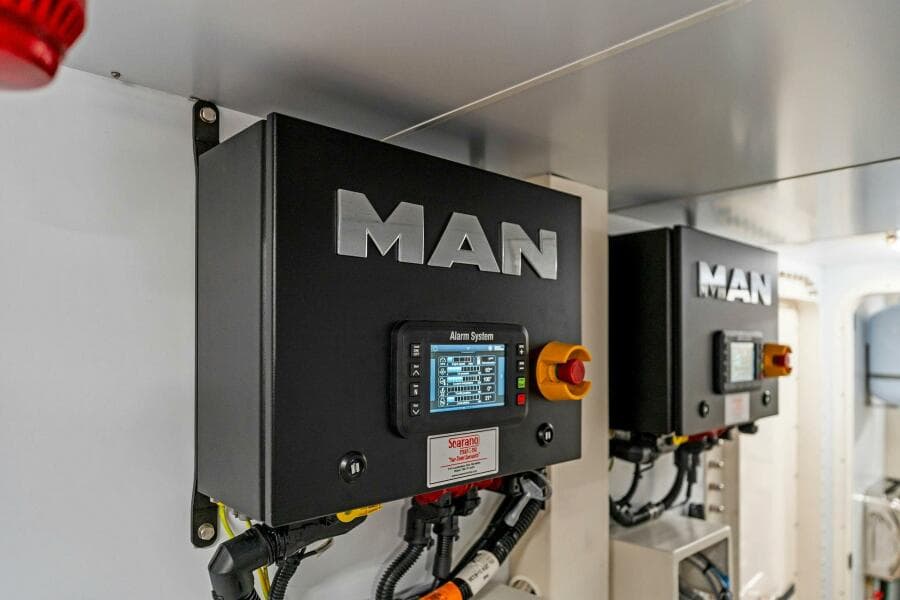 2024 Custom Line Navetta 33