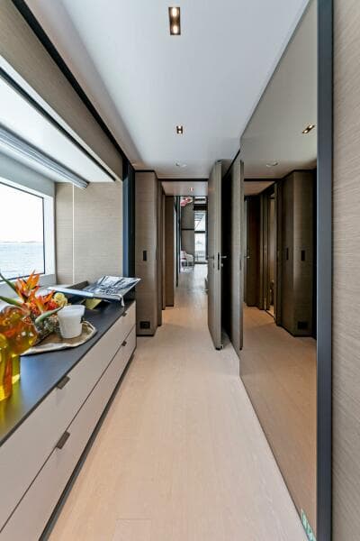 2024 Custom Line Navetta 33