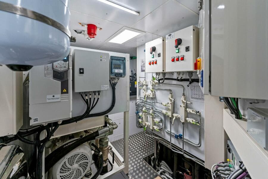 2024 Custom Line Navetta 33