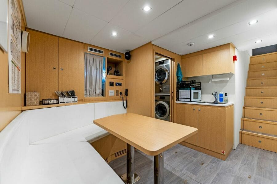 2024 Custom Line Navetta 33